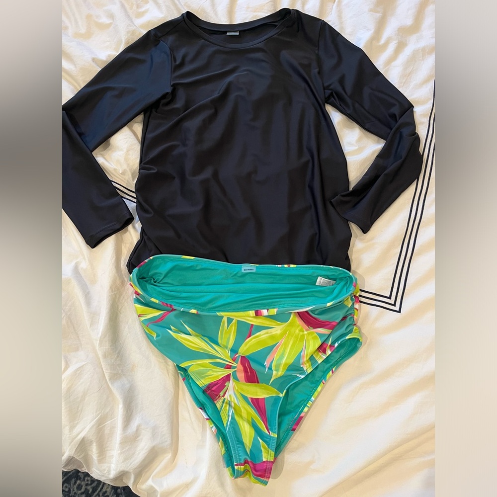 Old navy swimsuit set size medium